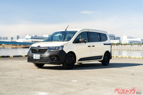 ボディカラーはベージュサハラ。樹脂バンパーとの相性も抜群