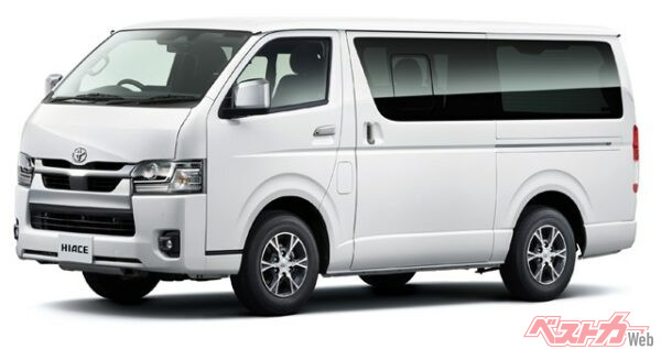 2026年に一部改良されたハイエース。メーカーオプションではあるものの新デザインの「Bi-beam LEDヘッドランプ」で顔も少し変わった