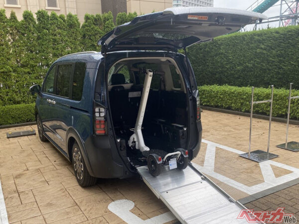 清水草一氏はホンダ フリードクロスター スロープをチョイス。一台で日常、レジャー、介護まで、最高のサポート役をこなしてくれる