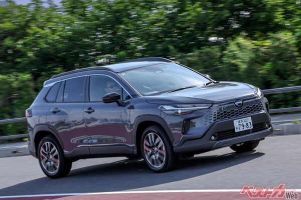 伊達軍曹どのはトヨタ カローラクロスをチョイス。とんがったところはないけれど、縁の下の力持ちとして人を支える存在。地味だが頼りになる