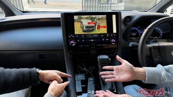 HDMI出力をUSB出力に変換するUSBKITがあれば車内がプライベートシアターに早変わり