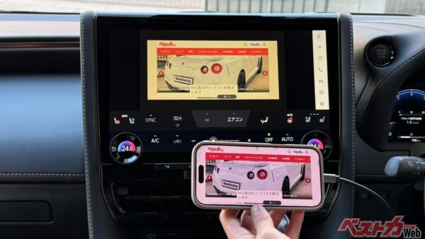 別売りのミラーリングHDMIケーブル（税込5500円）を使えば、iPhoneやiPadの画面を表示できる