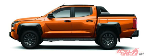 トライトンの全長は5360mmと長く運転には注意が必要だ