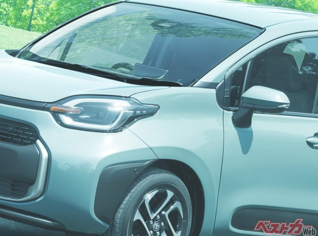 Sienta vs. Freed: The Ultimate Compact Minivan Showdown for Families! 2nd Row is Key!