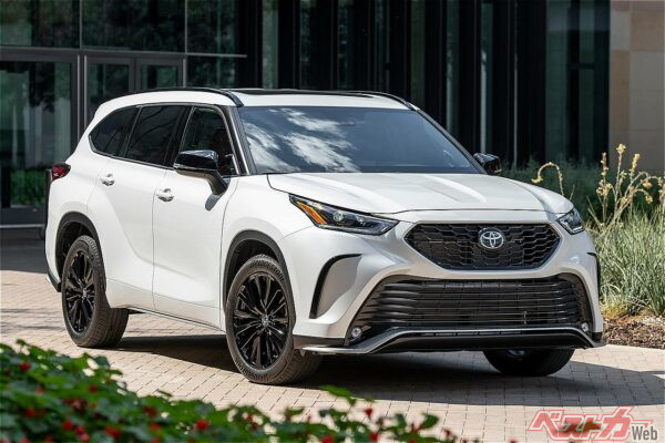 こちらがガソリン＆ハイブリッド仕様の現行ハイランダー。2019年デビューだ