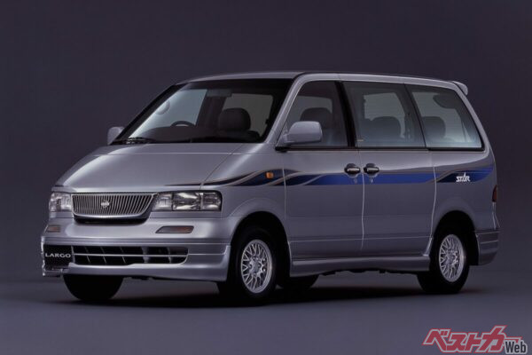 1997年1月、ラルゴにハイウェイスターM、同年10月にはハイウェイスターツーリングが追加された。画像はハイウェイスターM