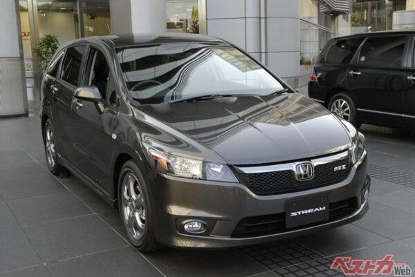 2006年にストリームは2代目に。画像はスポーツグレードのRSZ