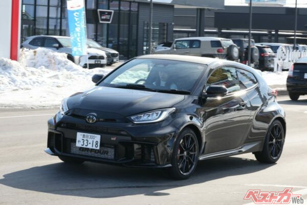 GRだからスパルタンかと思いきや、雪のない一般道でもリラックスして走れる