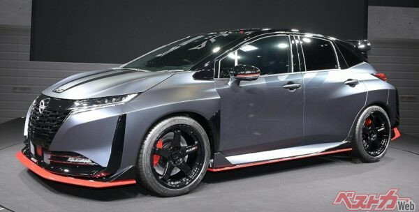 空力パーツや専用色「ダークマットNISMOステルスグレー」が放つのは、派手さよりも機能性の主張。RSコンセプトが「走るための一台」であることを視覚的に伝えている