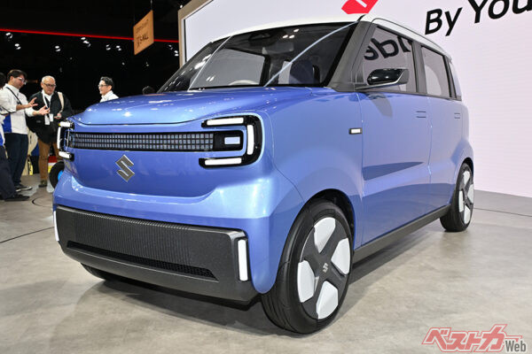 2025年のジャパンモビリティショーで公開された軽BEVのスズキ ビジョンeスカイ。スズキは2026年度内の発売を公表しており、年内登場が予想される
