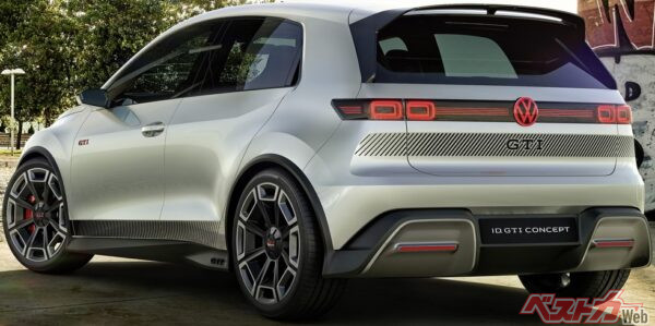 ホットハッチの塊感と、電動車でありながらド迫力のディフューザー形状の造形などが走りを想起させる