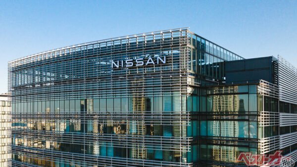 本社の売却や工場閉鎖などを行うが、新車販売の立て直しが急務