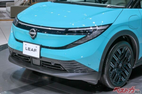 「G」はアダプティブLEDヘッドライトとセンターLEDアクセントライト（中央部）がセット装着となる