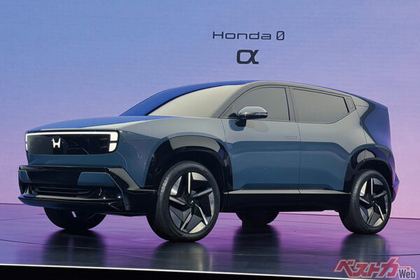 ジャパンモビリティショー2025に出展されたホンダ 0 α。先行して発表済みのSUVとSALOONに続く3台目のゼロシリーズとなる