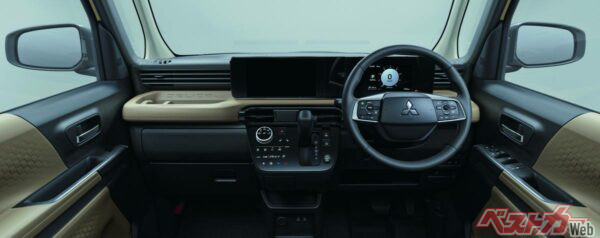 12.3インチの大きなモニターやシート&ステアリングヒーターなど軽自動車としては十分すぎる装備がてんこ盛り