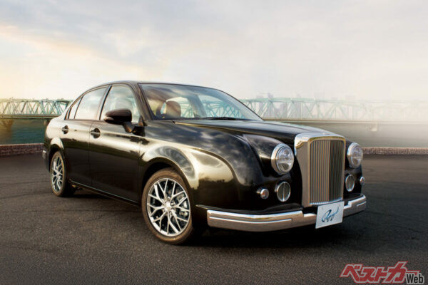 ラジエーターグリルには伝統工芸の技術が使用されている