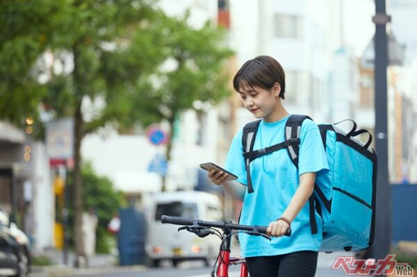 内容にもよると思うが、業務中の事故は、個賠というよりむしろ「労災」の範囲だ。個人事業主(業務委託)でも労災保険の特別加入制度などを利用できる場合がある(west_photo@Adobe Stock)