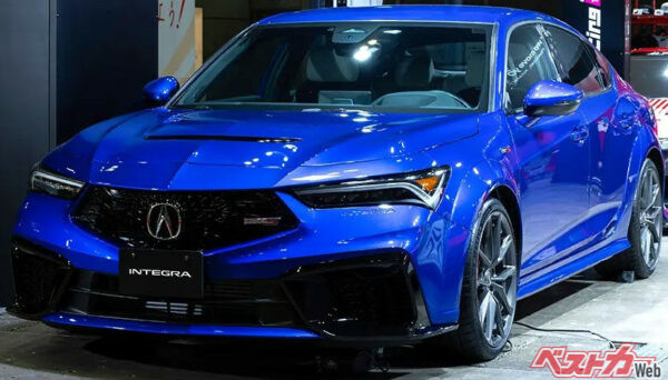 FL5型シビックタイプRと同じ2.0L VTECターボエンジンを搭載し、最高出力320ps、最大トルク420Nmを発生するアキュラインテグラタイプS