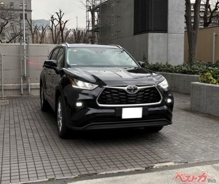 経済産業省の公用車に採用された逆輸入車のトヨタハイランダー(出典:経済産業省)