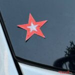 赤い星のマークが認定米国車の印!!　赤ウインカーも歩行者安全基準も書面だけでクリア？　トランプのいいなりでいいのか？