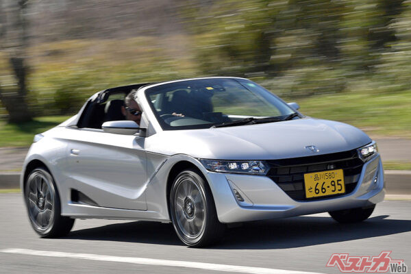 ホンダ S660（2015年登場）。64ps/10.6kgmの直3ターボをミドに積む軽の2シーターオープンスポーツ。2020年にマイナーチェンジを実施