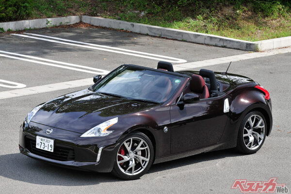 日産 フェアレディZ ロードスター（Z34・2009年登場）。オープンモデルのロードスターは2009年に登場。2012年にマイナーチェンジを実施している