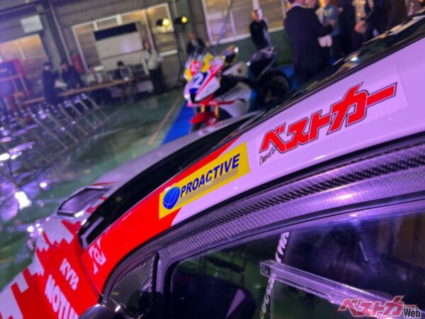 新車にはベストカーのロゴも!!　もう全力で応援します!!!!!