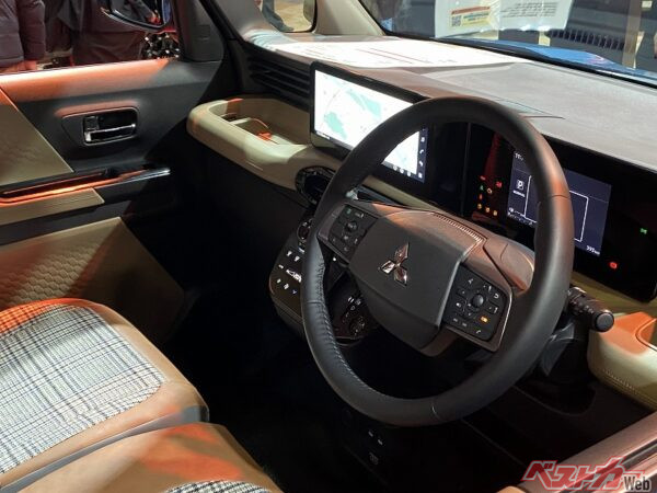 インテリアはデリカミニを踏襲しており、先進的でスタイリッシュなインテリア