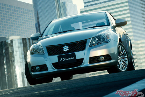 2009年に発売されたスズキ キザシ。なかなか悪くないDセグセダンだったが、ヒットには至らず