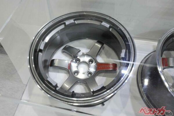 JWL基準の13度衝突試験で割れてしまったTE37のコピーホイール