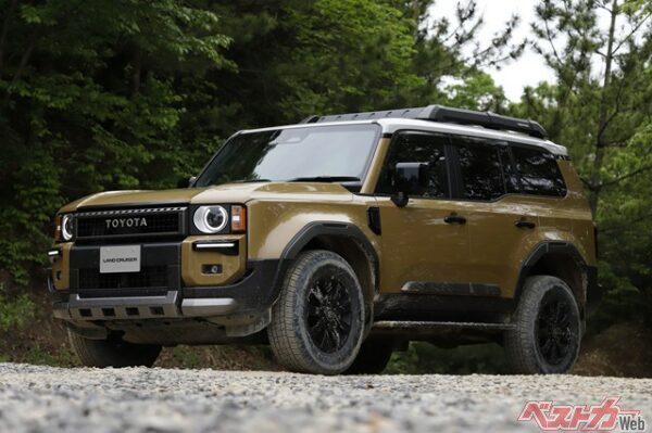 大人気のランクルシリーズ。250といえば長方形の細長い目だが実は丸目もある。この丸目がVXではメーカーオプションに