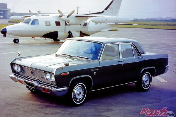 三菱 デボネア。22年間変わらず製造された長寿モデルだったことから「シーラカンス」の異名で呼ばれた