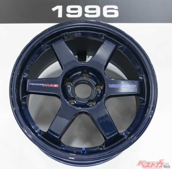 1998年に登場した「TE37 MAG」はGT選手権と同等のマグネシウムを使用した軽量・競技志向モデル