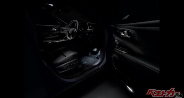 一応、イルミネーテッドエントリーシステムとしてドアに連動して室内照明が点灯するのだが、もう一声ほしいのも事実