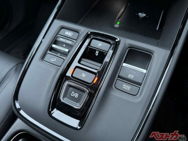 CR-Vのシフトスイッチ。左上がモード切替スイッチ（ECON/NORMAL/SPORTに加えてINDIVIDUALモードとSNOWモードを追加）