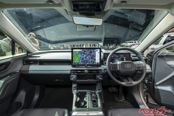 500万近くかかるクルマであるということを考えるとやはり内装のチープさを気にする人もいるかもしれない