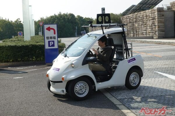 京都府けいはんな学研都市で実施された自動運転の実証実験の様子