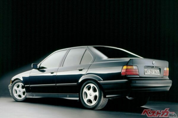 BMWの3シリーズのセダンは4ドアファミリーカーと侮ってはいけない