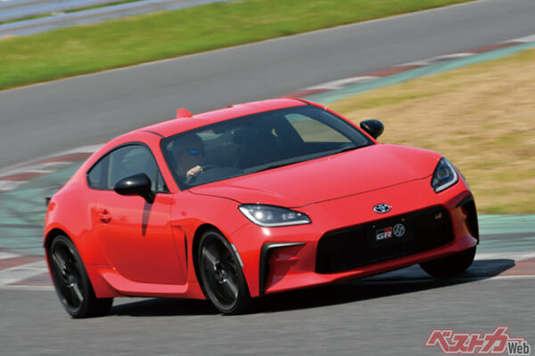 第3位はトヨタ GR86。300万円台でFRスポーツクーペの破城を堪能できるGR86。ちなみにスバルBRZもほぼ同評価だ