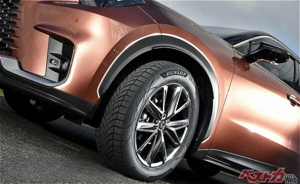 ダンロップの「シンクロウェザー」は舗装路でも氷上でも優れた性能を示す次世代オールシーズンタイヤだ