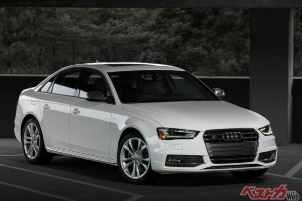 アウディS4（B8）は5代目でV8からV6へダウンサイジング。エンジン音を電子的に強調するSoundaktorを搭載した