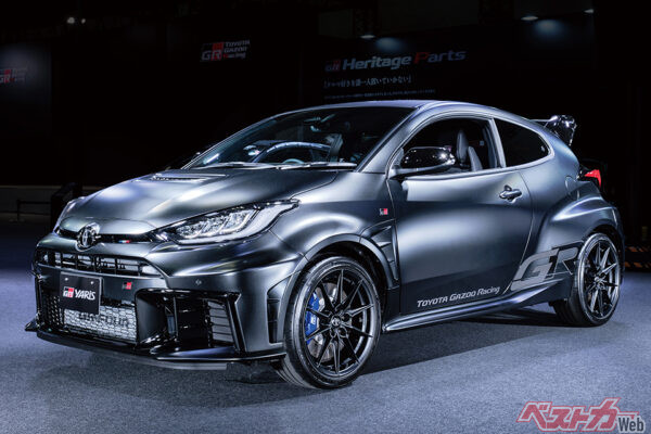 トヨタ GRヤリス セバスチャン・オジエ 9×World Champion Edition。マットブラックのボディが迫力を漂わせる。発売が楽しみだ