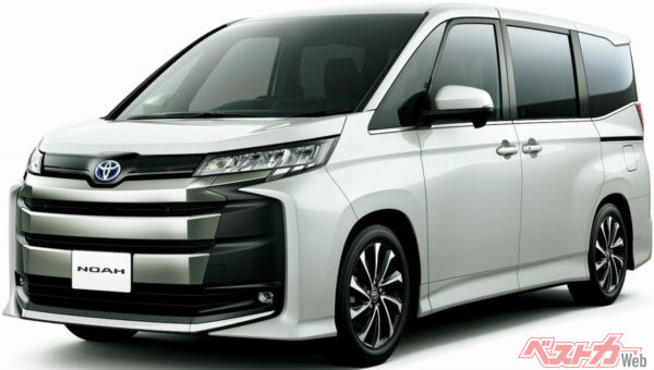 2022年1月登場の現行ノア。2022~2024年式のモデルであれば200万円台で狙える