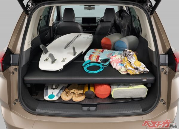 ベッド下には約170mmの収納スペースを確保。サーフボードやグッズなどの道具を上下段に分けて格納することもでき、マルチベッドの使い方はさまざま