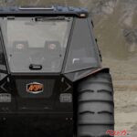 【衝撃すぎ】巨大タイヤが水を掻くってマジ!?　カナダ発の水陸両用ピックアップがオフロード好きが羨むワケ