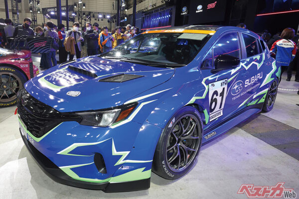ジャパンモビリティショー2025でお披露目されたパフォーマンス-B STIコンセプトがレーシングマシンに。厳密には「同じ思想を持つ一台」とのこと