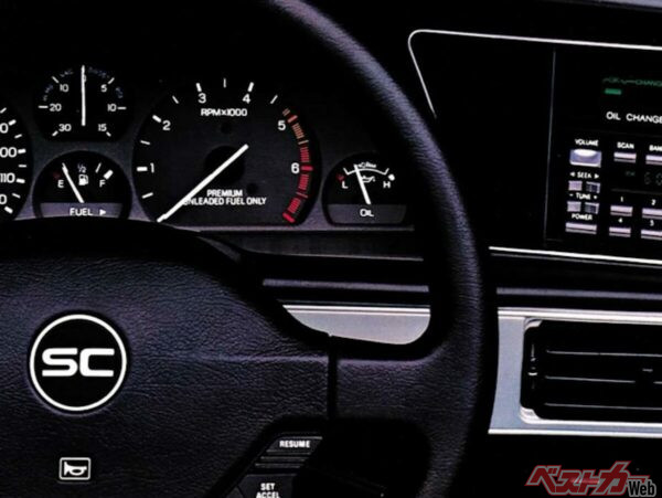 こちらはフォード サンダーバードのインストゥルメンタルパネル。恐らく多くの人は「あるのが当たり前」と思っているはずだ。