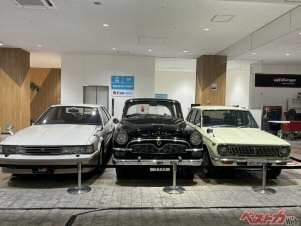 GR Garageトレッサ横浜に展示されたソアラ、クラウン、カローラ