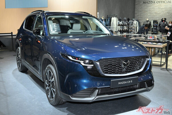 新色をまとった新型マツダ CX5。ネイビーブルーマイカがイメージカラーになる可能性もある
