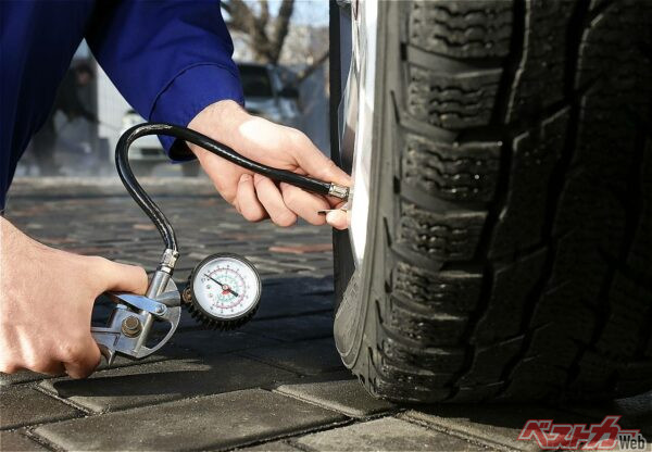 荷物を満載するときはタイヤの空気圧を高めに(New Africa@Adobestock)